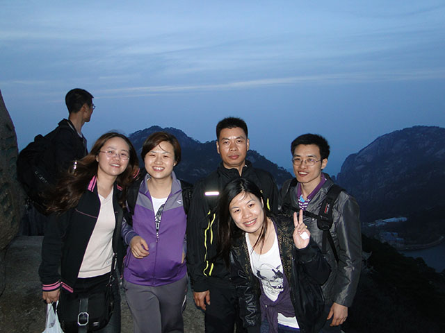 2011。04。30黄山之旅（黄山之上，夜色撩人，人更美！）V.jpg